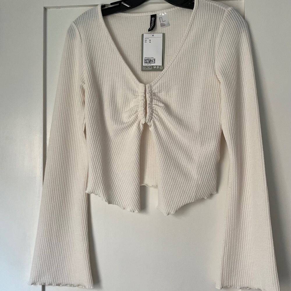 BRAND NEW H&M DIVIDED ivory cropped cardigan, size M, PERFECT FOR SUMMER!!